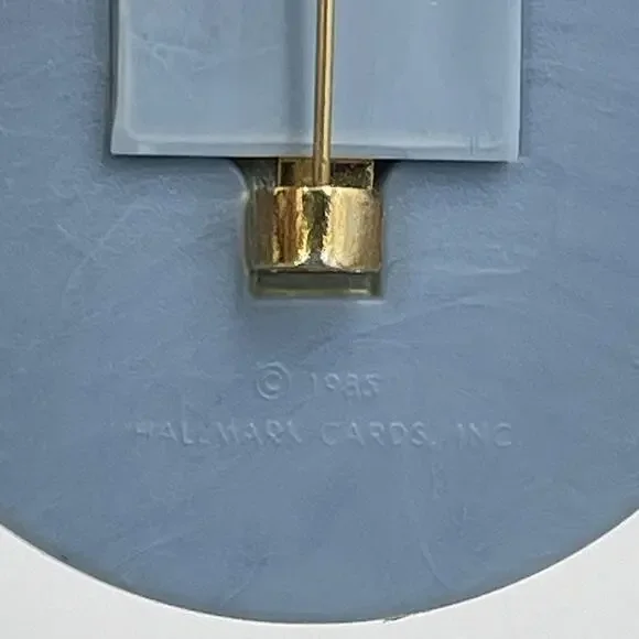 Vintage 1985 Hallmark Cards Snowflake Brooch Pin Blue White Winter Christmas - Picture 3 of 5